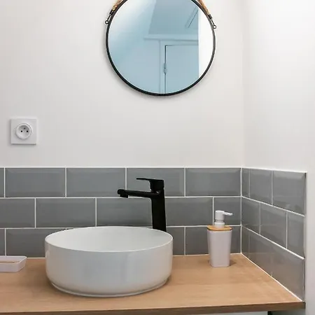 Confortable T1bis rénové, au cœur d'un bourg calme La Chapelle-Neuve  Esterno foto